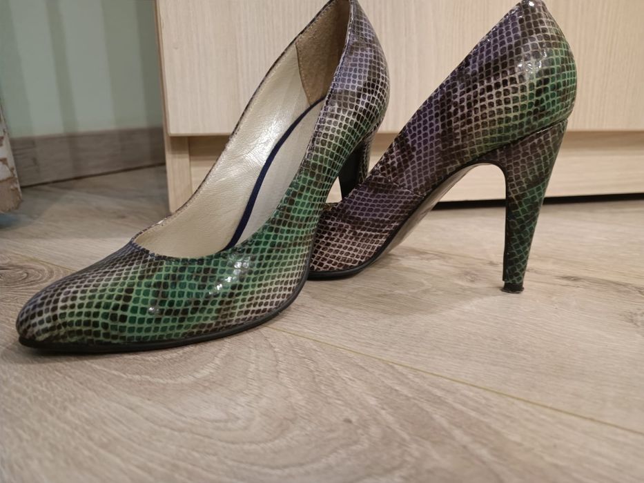 Pantofi din piele lacuita marimea 37