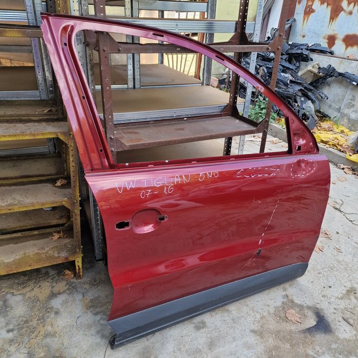 VW Tiguan 5N0  07-16 предна дясна врата