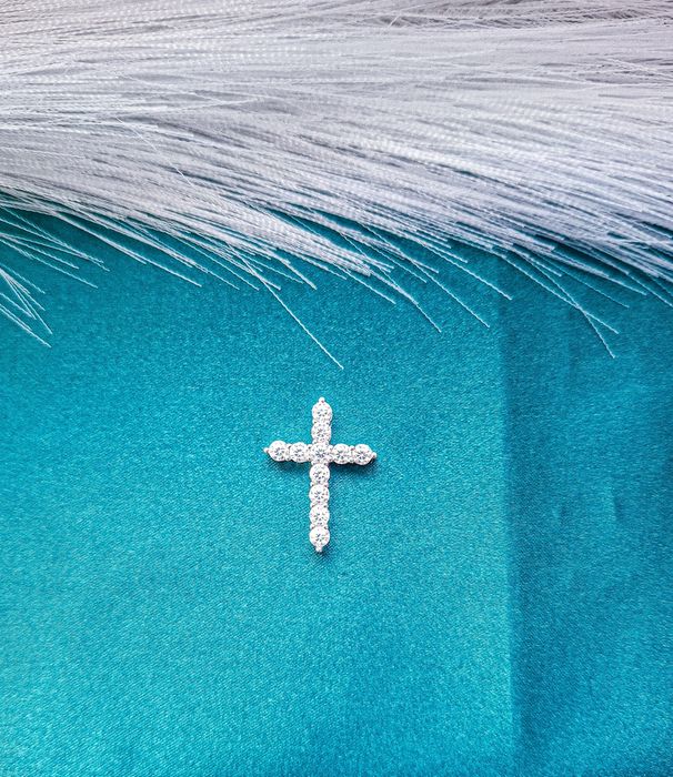 Pandantiv cruce cu moissanite