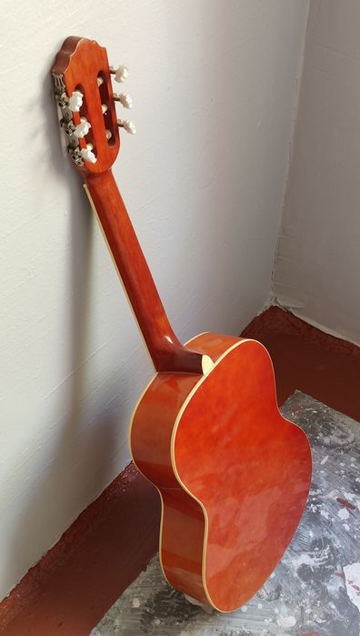 Гитара акустическая.