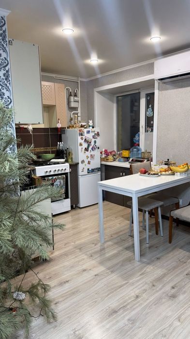 Продам 2хком квартиру район СКГУ.