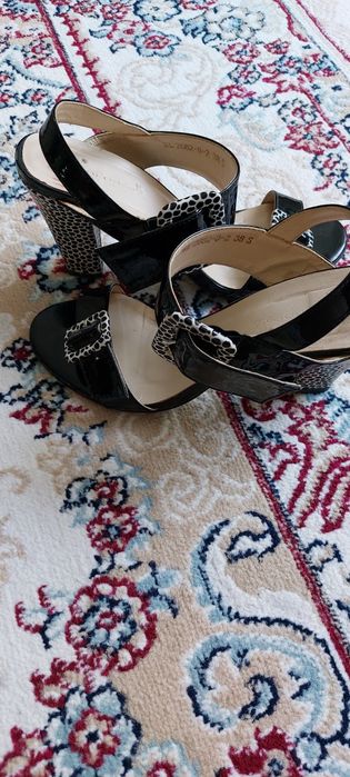 Туфли сатамын!  38 размер