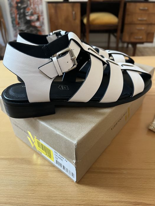 Vanessa Wu кожени сандали 39