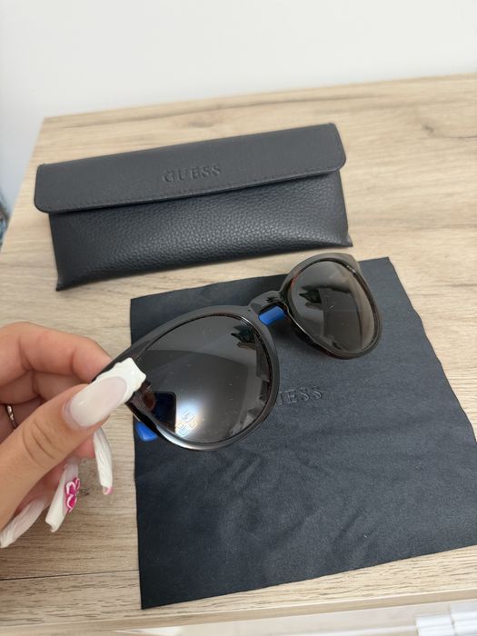 Слънчеви очила на Guess