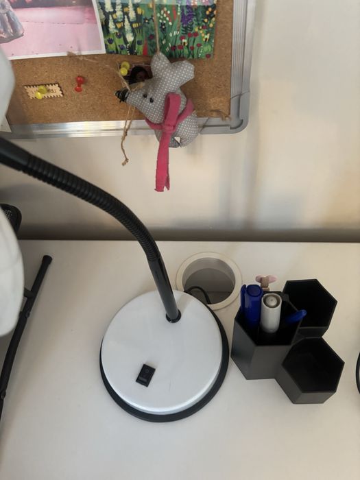 Продам стол белый IKEA