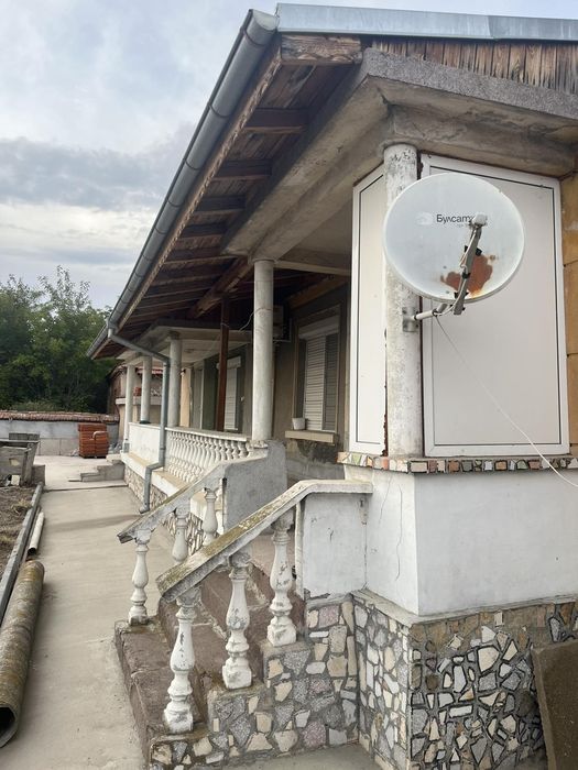 Къща с дворно място