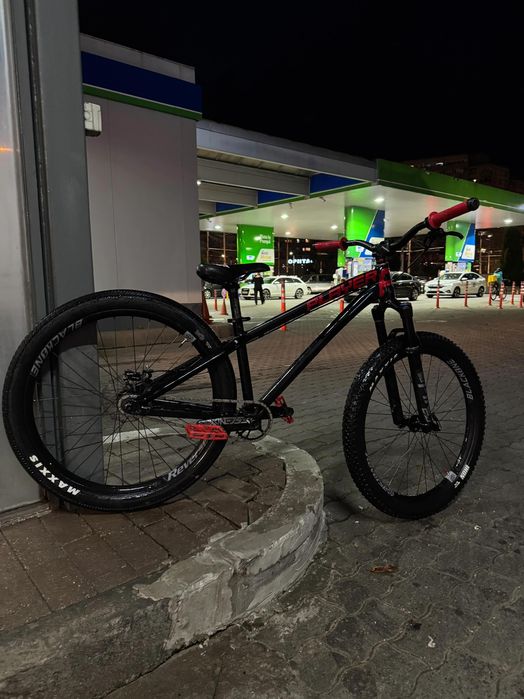 Bicicleta dirt jumper dartmoor 2025 (făcută pe piese)