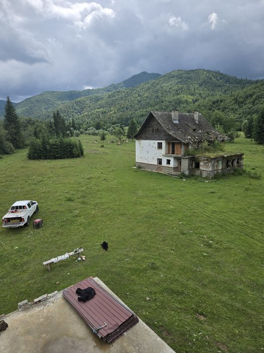 De vanzare doua cabane in Poiana Novatului!