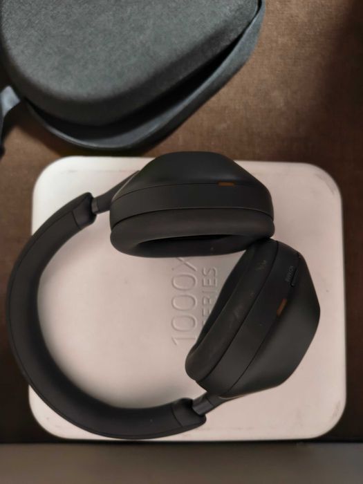 Безжични слушалки Sony WH-1000XM5B ЧИСТО НОВИ