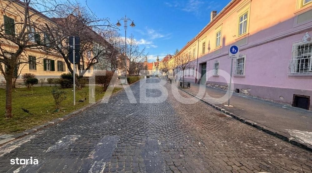 Apartament de vanzare 2 camere 81mpu + pivnita 22mp Centrul Istoric