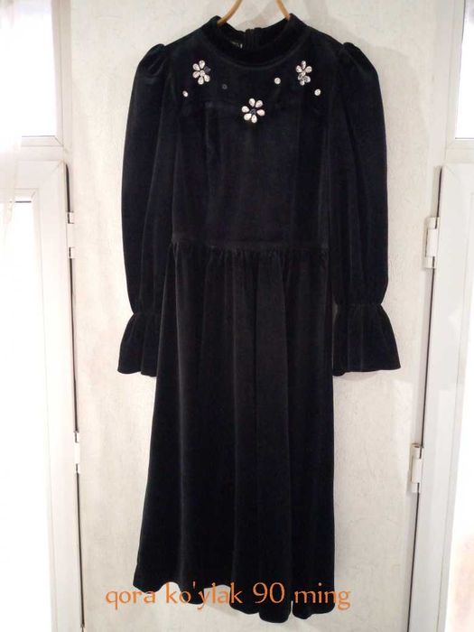 Kurtka qalin, qora ko'ylak tekinga