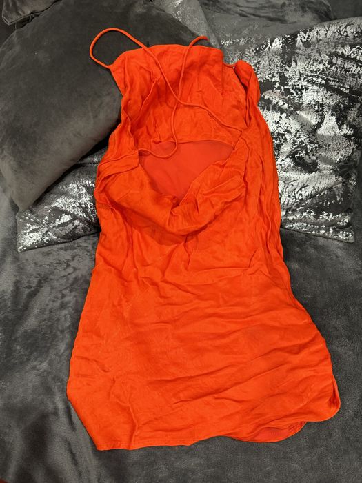 сатенена оранжева рокля Zara