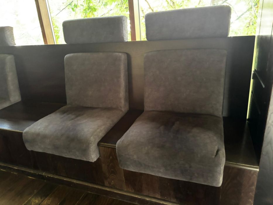 Vand mobilier cafenea – 12 metri liniari, cu structură completă