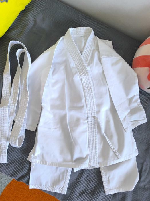 Costum karate 8-9 ani , 140 cm - 70 ron