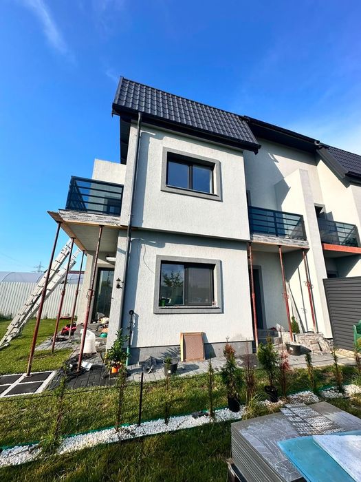 Vând casă duplex