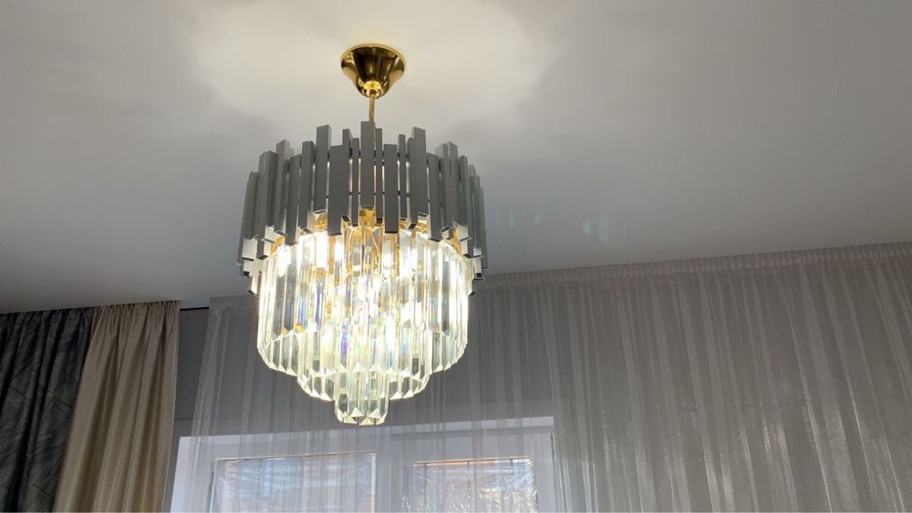 Продам три люстры в зал/гостиную