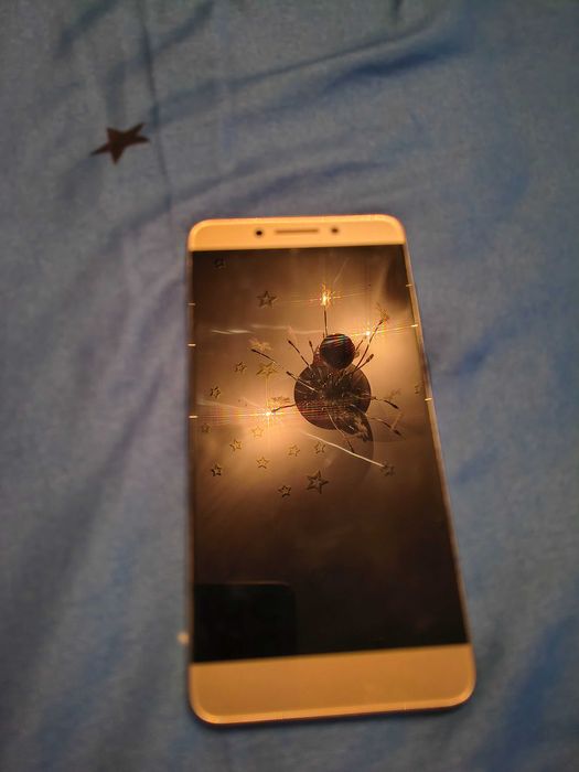 Vând Allview P8 Pro