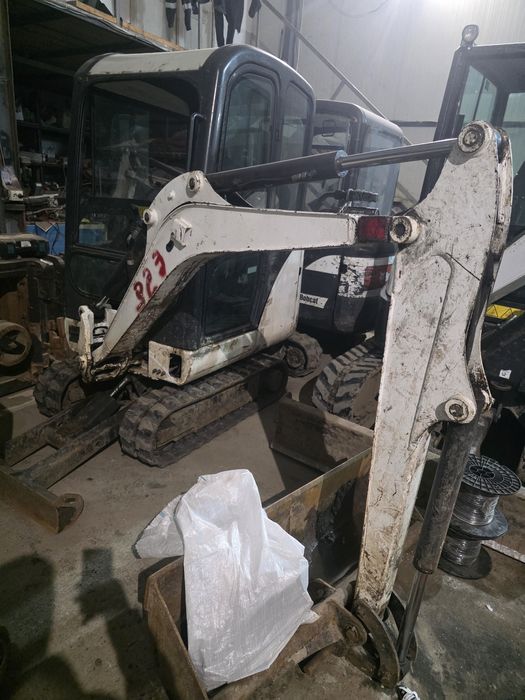 Miniexcavator de inchiriat Bobcat