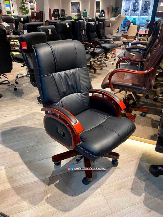 Кресло руководительское LUXOR офисное, черный, доставка бесплатная