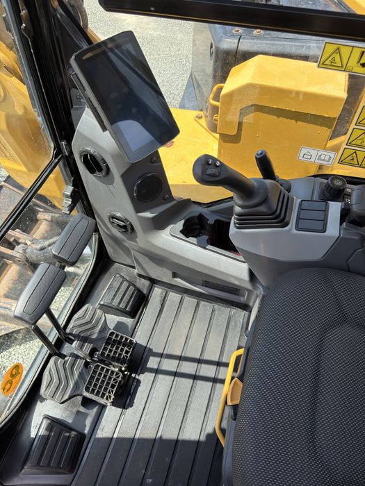 Excavator pe șenile CAT 308 CR an fabricație02/2022 ore 3500 service total făcut