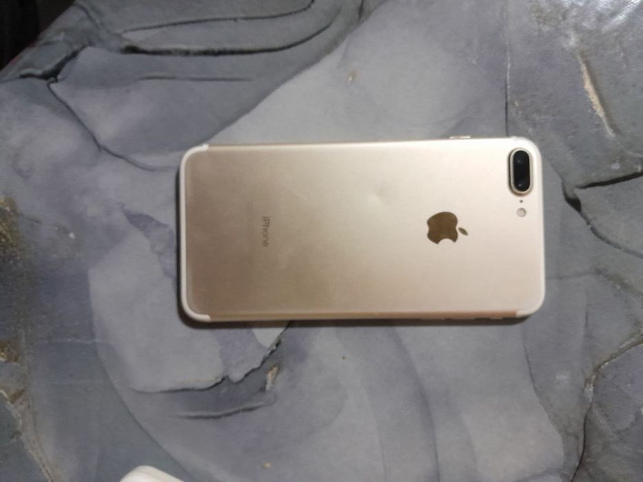 Iphone 7+ идеальном состоянии срочно