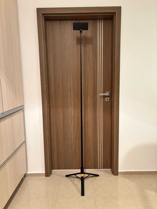 Trepied extensibil pentru telefon / selfie stick 180cm, cu telecomanda