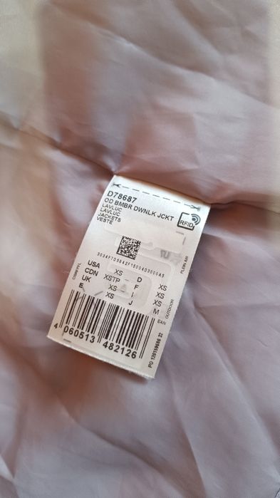 Продам куртку оригинал Reebok