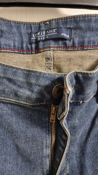 Blugi bărbați nepurtați