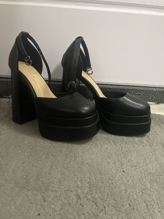 Продаю туфли новые