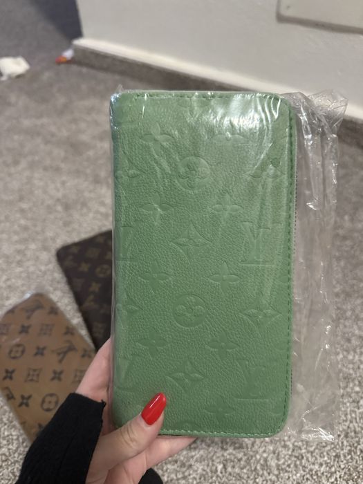 Portofel nou fara eticheta