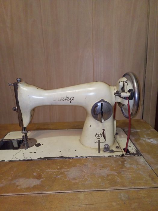 Срочно! Продам швейную машинку