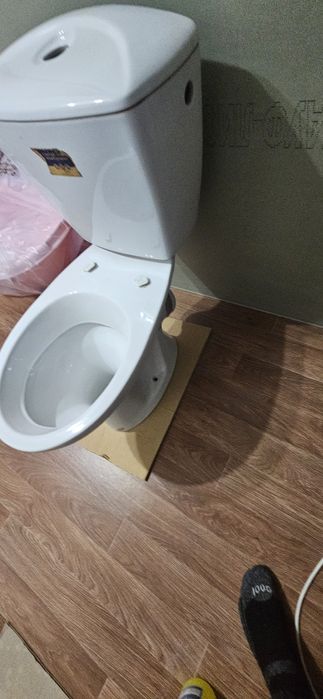 Унитаз с бочком б/у