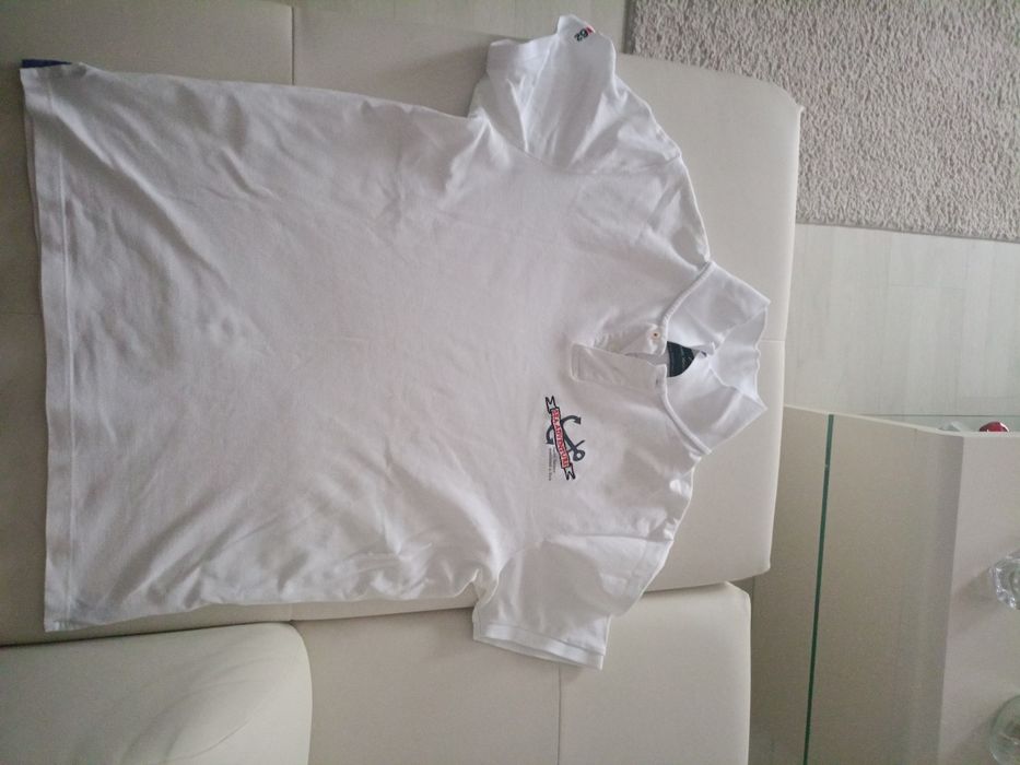 Vând tricou polo,calitate,in stare perfecta,produs original, daniel H.