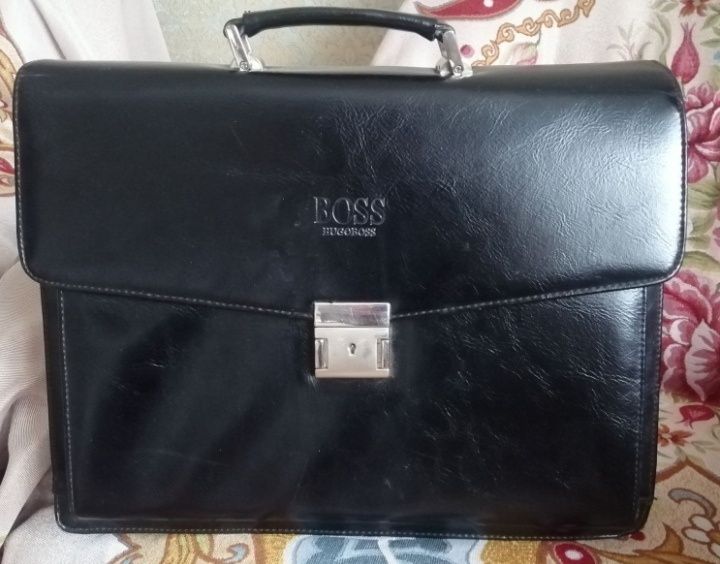 Продам 2кожаных портвеля