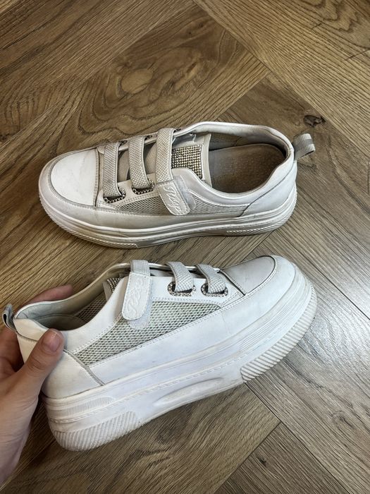 Кроссовки женские 36р