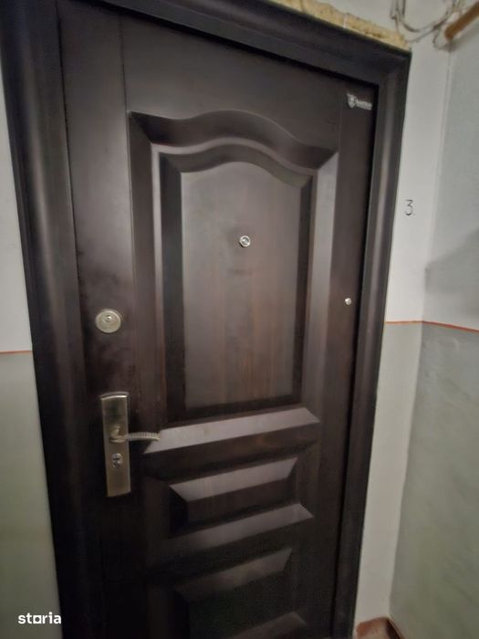 Apartament 3 camere, balcon, parter, preț bun