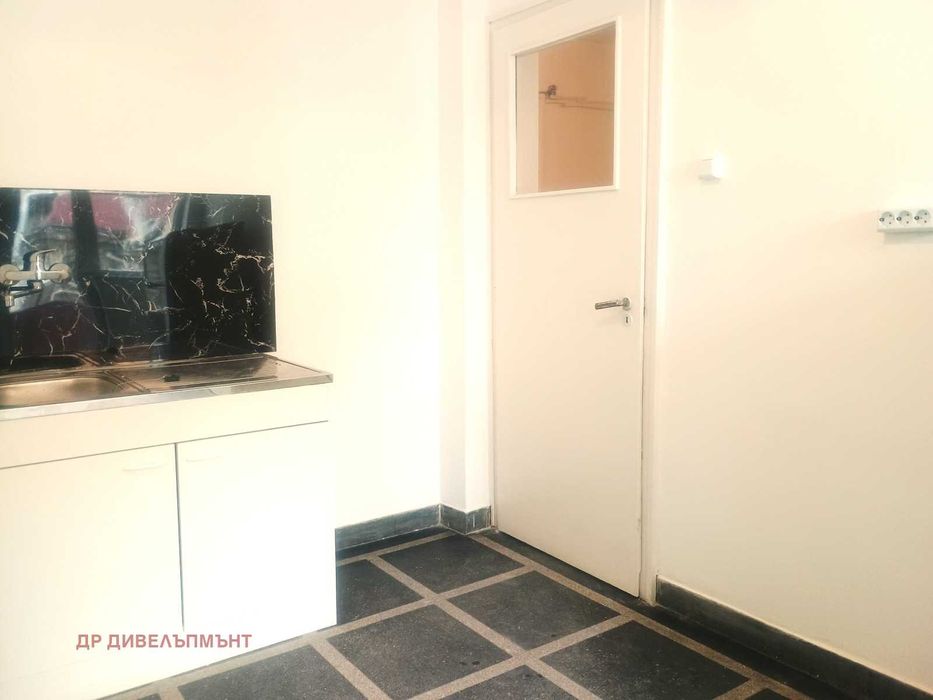 Дава се под наем Четиристаен апартамент в София, Център - 150 кв.м за 1019.49 € - Снимка #13