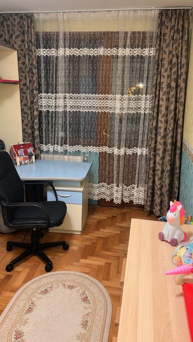 Proprietar, ofer spre închiriere apartament cu 3 camere