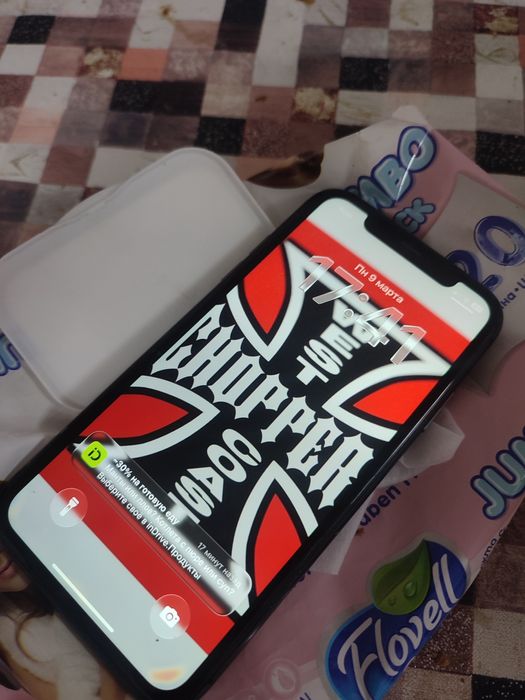 Продам Айфон 11 срочно