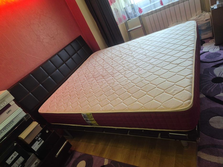 Vând pat cu saltea 180X200 cm