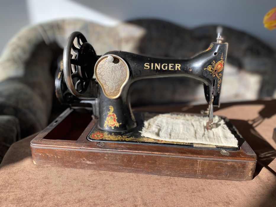 Антична шевна машина Singer