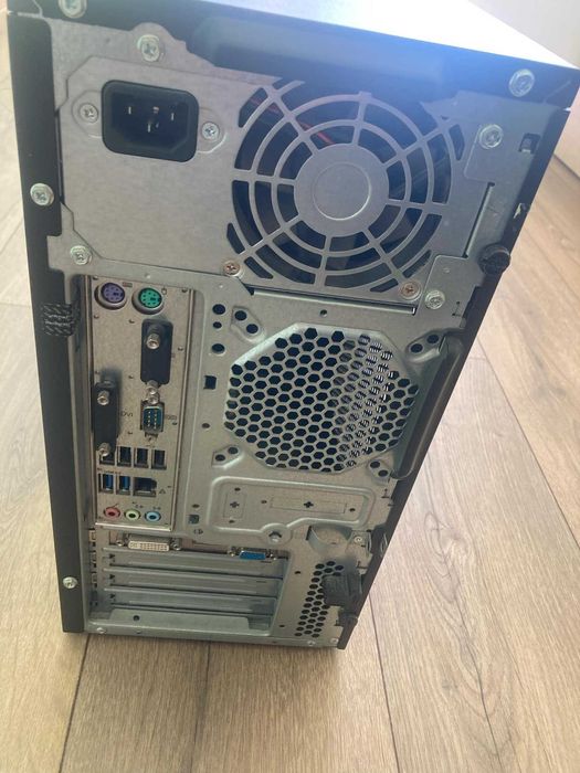 Продавам настолен компютър Acer Veriton