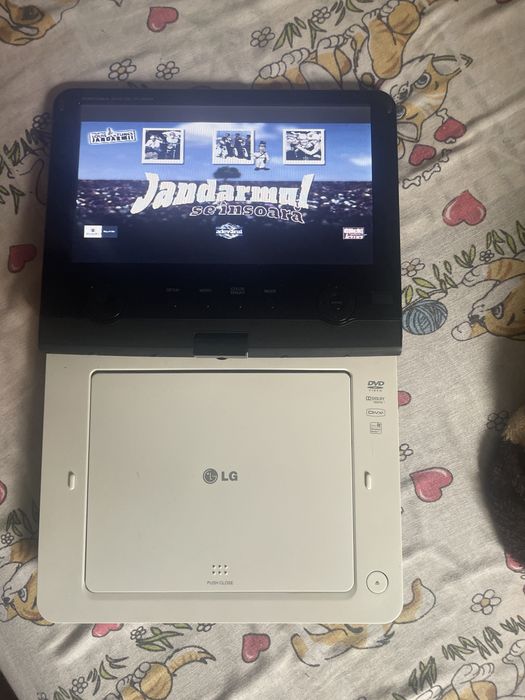 Leptop si este in buna functiune si este cu încarcator