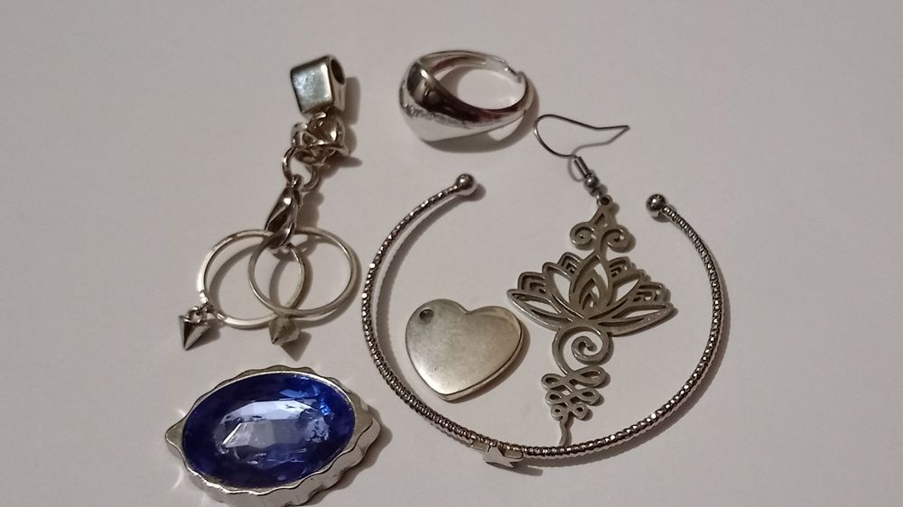 Разни дамски бижута