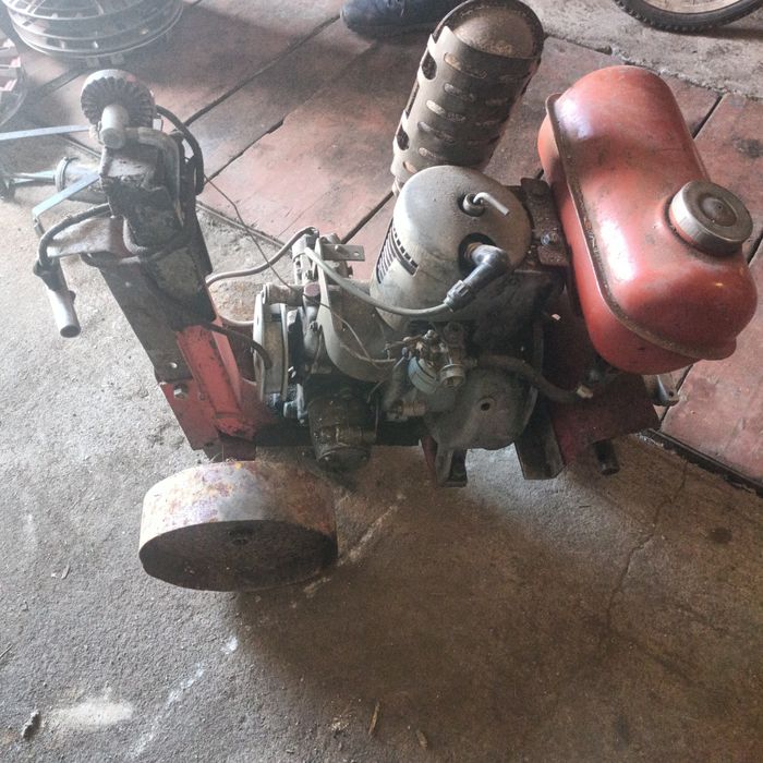 Плуг бензиновый продам