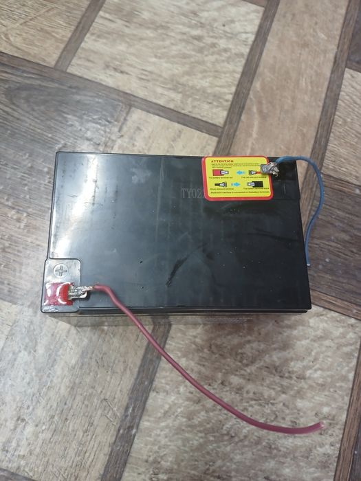 Аккумулятор 18 вольт ва 24 вольт сотилади