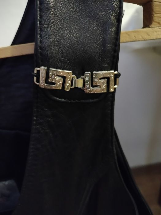 Жилетка кожаная 46 р.