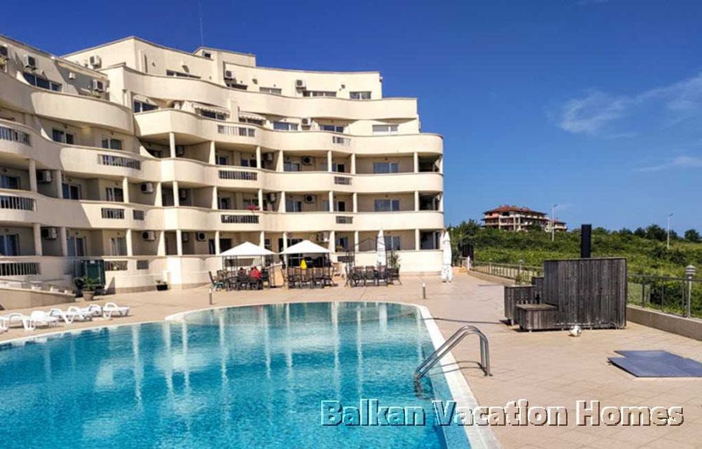 Продава се Тристаен апартамент в Бяла - 109 кв.м за 417 €/кв.м - Снимка #1