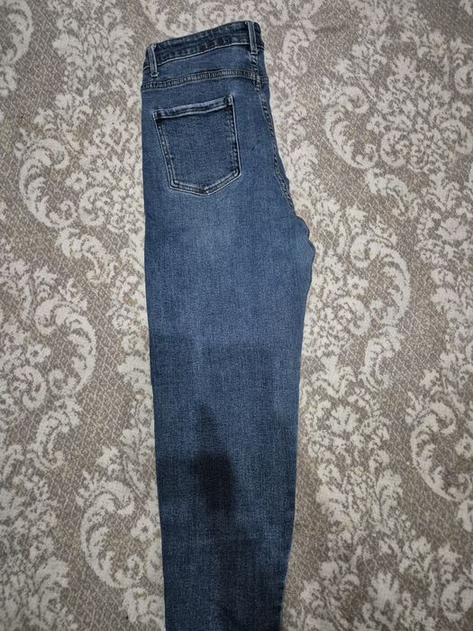 Продаются Джинсы женские