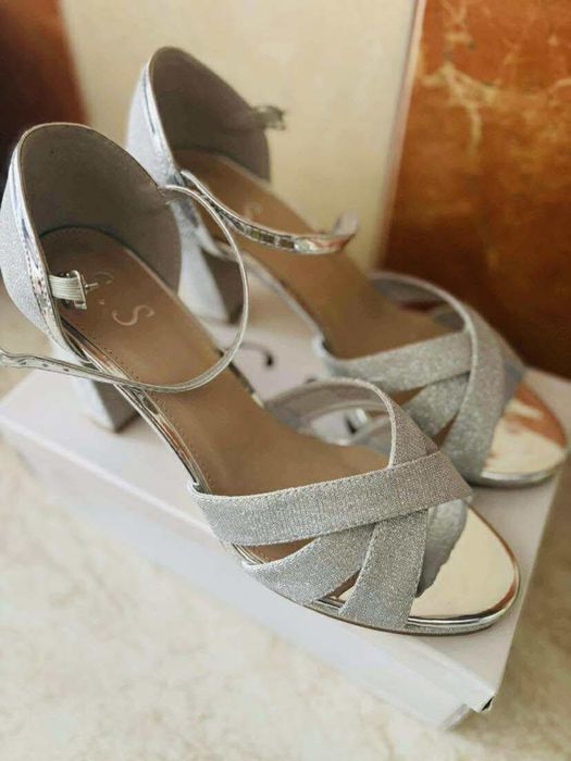 Sandale cu toc !